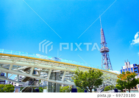 名古屋市、テレビ塔とオアシス21の風景 名古屋市、テレビ塔とオアシス21の風景 69720180