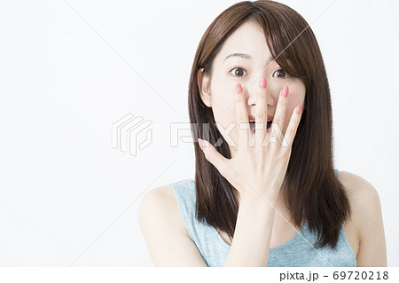 驚く女性の写真素材