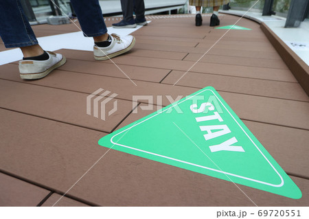 新しい生活様式でのコンサート観客 69720551