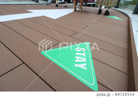 新しい生活様式でのコンサート観客 69720554