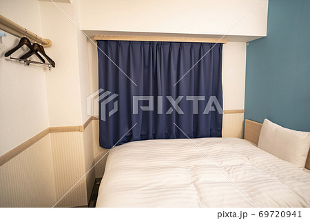 ビジネスホテル 寝室 シングルルーム ビジネスホテル 寝室 シングルルーム 69720941