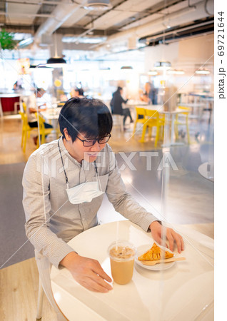 Social distancing partition in cafe restaurant 69721644