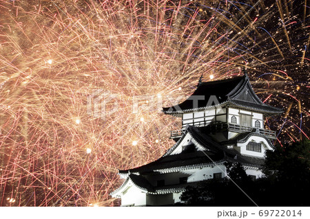 【愛知県犬山市】日本ライン夏まつり納涼花火大会。花火と犬山城。 69722014