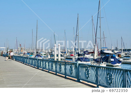 ヨットハーバー　いのの散歩　二人 69722350
