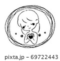 手描き風 微笑む女性 モノクロ 手描き風 微笑む女性 モノクロ 69722443