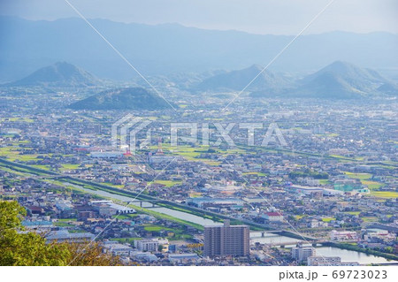 香川県　屋嶋城跡から見た高松市の町並み 69723023