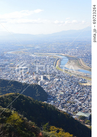 金華山から眺めた長良川（岐阜県岐阜市） 69723264