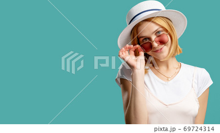 summer accessories holiday trip happy woman hat 69724314
