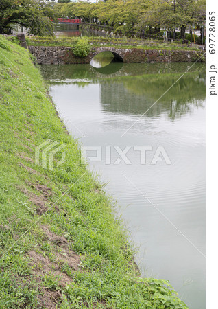 小田原城のお堀と馬出門土橋と学橋 小田原城のお堀と馬出門土橋と学橋 69728065