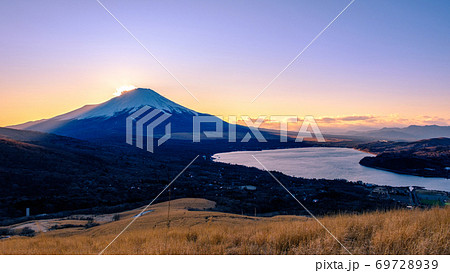 明神山から望む富士山(冬・夕景) 明神山から望む富士山(冬・夕景) 69728939