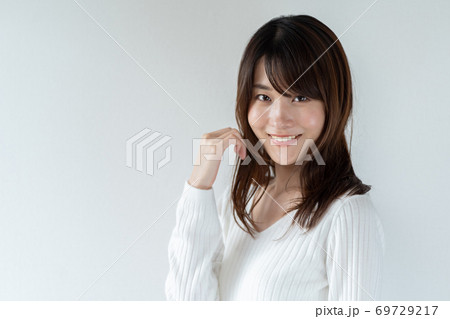 女性ポートレート 69729217