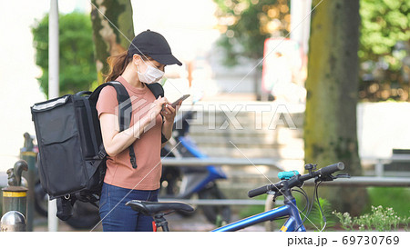 フードデリバリー 69730769