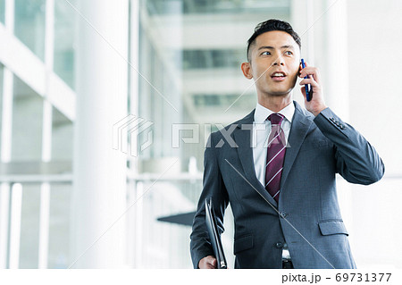 ビジネス ビジネスマン 男性 オフィス ビジネス ビジネスマン 男性 オフィス 69731377
