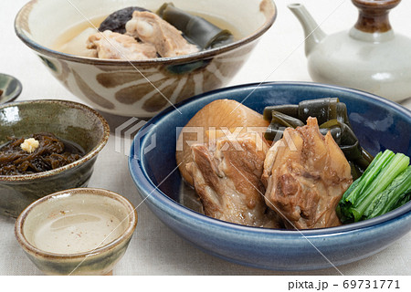 ソーキと大根の煮物　ソーキ汁　沖縄料理 69731771