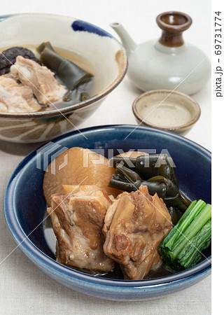 ソーキと大根の煮物　ソーキ汁　沖縄料理 69731774