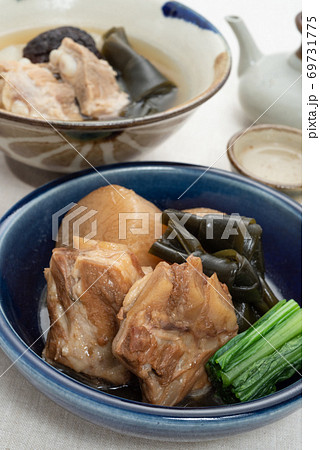 ソーキと大根の煮物　ソーキ汁　沖縄料理 69731775