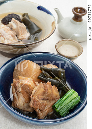 ソーキと大根の煮物　ソーキ汁　沖縄料理 69731776