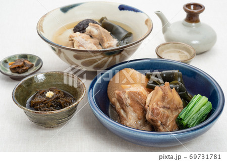ソーキと大根の煮物　ソーキ汁　沖縄料理 69731781