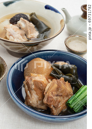 ソーキと大根の煮物　ソーキ汁　沖縄料理 69731782