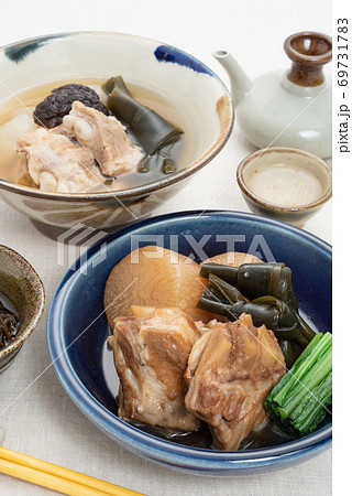 ソーキと大根の煮物　ソーキ汁　沖縄料理 69731783