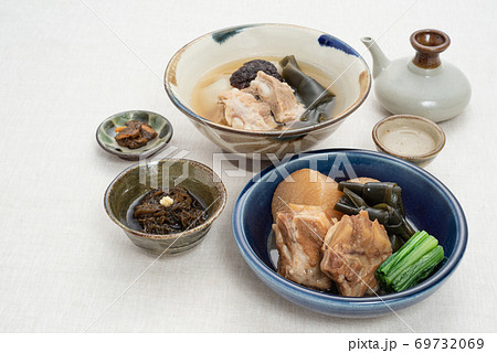 ソーキと大根の煮物　ソーキ汁　沖縄料理 69732069