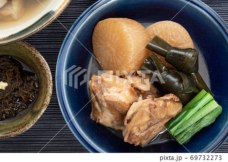 ソーキと大根の煮物 沖縄料理 ソーキと大根の煮物 沖縄料理 69732273