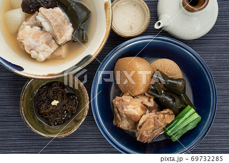 ソーキと大根の煮物　ソーキ汁　沖縄料理 69732285