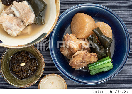ソーキと大根の煮物　ソーキ汁　沖縄料理 69732287