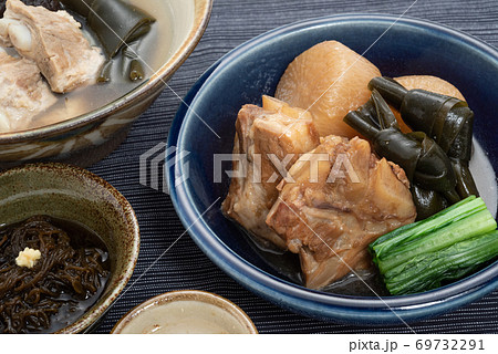 ソーキと大根の煮物　ソーキ汁　沖縄料理 69732291