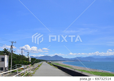 沼津市の千本松原と駿河湾の風景 69732514