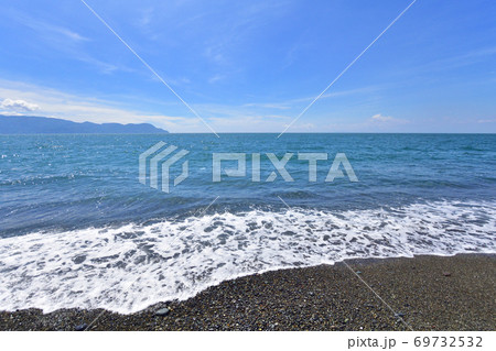 沼津市の千本松原と駿河湾の風景 69732532