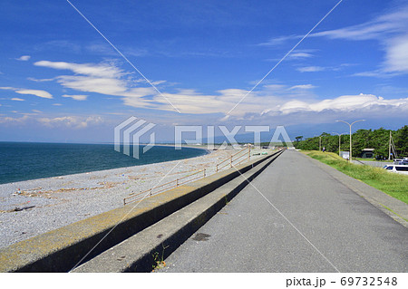沼津市の千本松原と駿河湾の風景 69732548