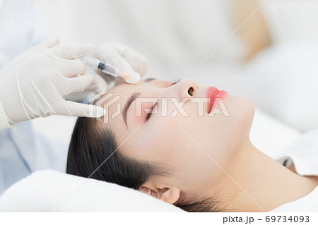 Woman, Cosmetic Surgery Woman, Cosmetic Surgery 69734093
