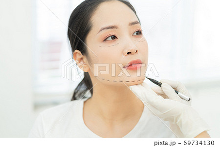 Woman cosmetic surgery Woman cosmetic surgery 69734130