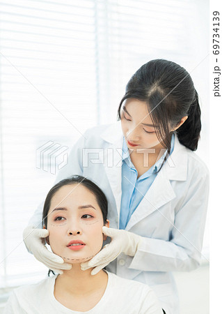 Woman cosmetic surgery 69734139