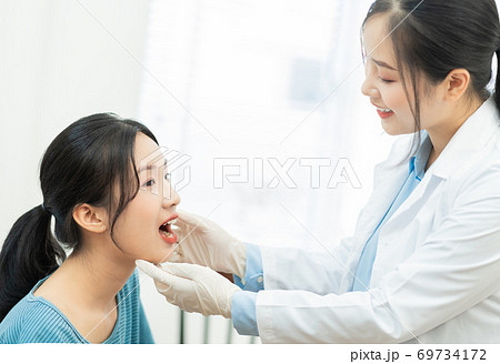 Woman, doctor, clinic 69734172