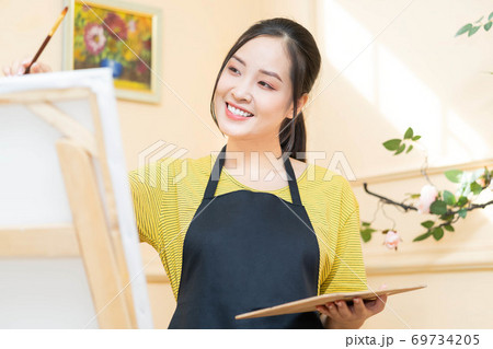 Woman painting Woman painting 69734205