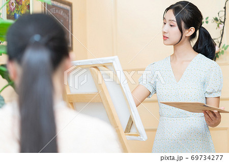 Woman painting Woman painting 69734277