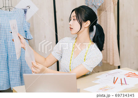 Woman fashion design 69734345