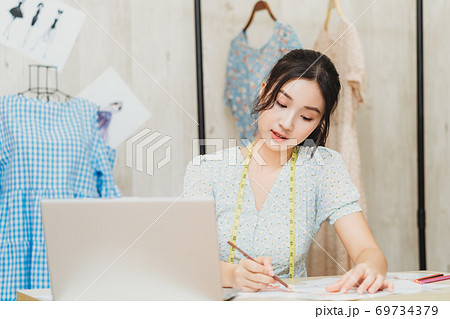 Woman fashion design 69734379