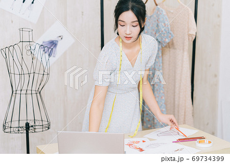 Woman fashion design 69734399