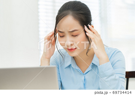 Business woman working 69734414