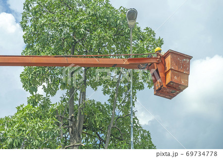 Orange Cranes to repair Cord, Repair street light 69734778