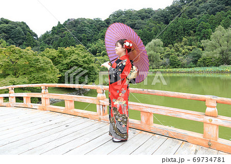 晴れ姿の日本人女性ロケーション撮影成人前撮り 69734781
