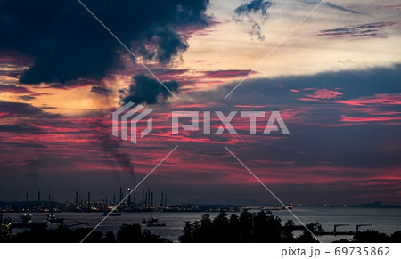 雲 夕焼け 空 69735862