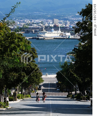 函館　元町　八幡坂 69736549