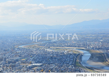 金華山から眺めた長良川(岐阜県岐阜市) 金華山から眺めた長良川(岐阜県岐阜市) 69736589