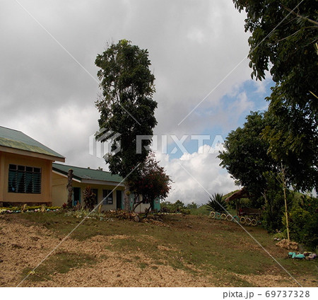 フィリピンのミンダナオ島にある小学校の風景 69737328