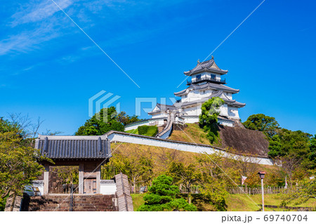 静岡県 掛川城 四足門と天守閣の写真素材