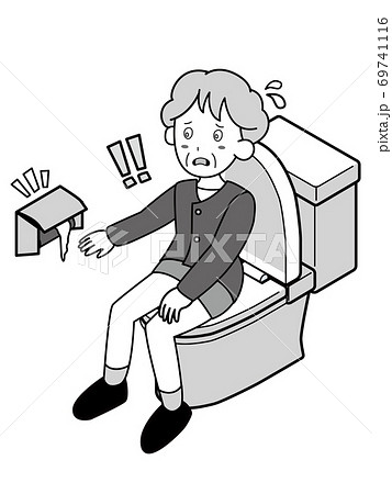 トイレットペーパーがなく焦っているおばあさん 69741116